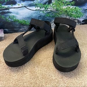 black platform teva sandals size 6-7